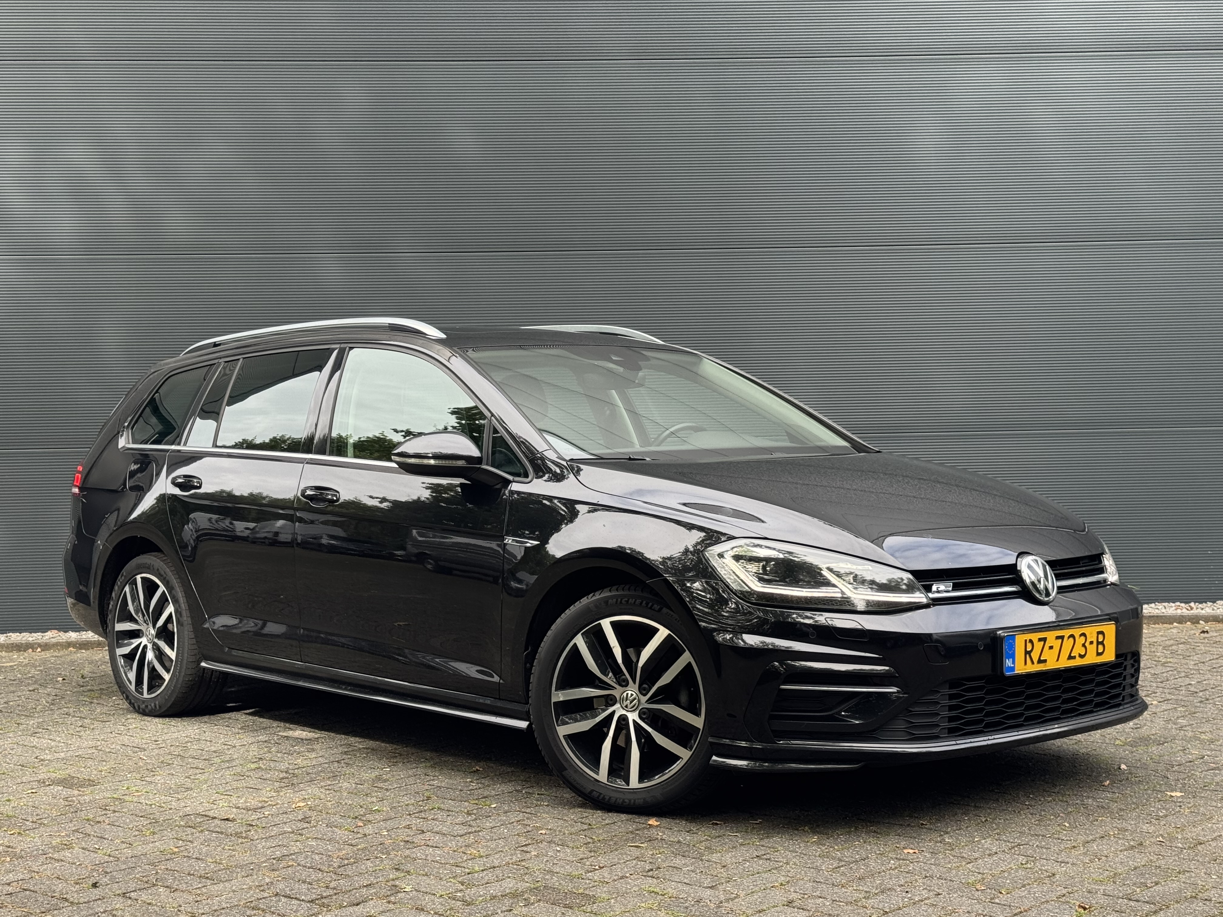 Volkswagen Golf Station R-Line